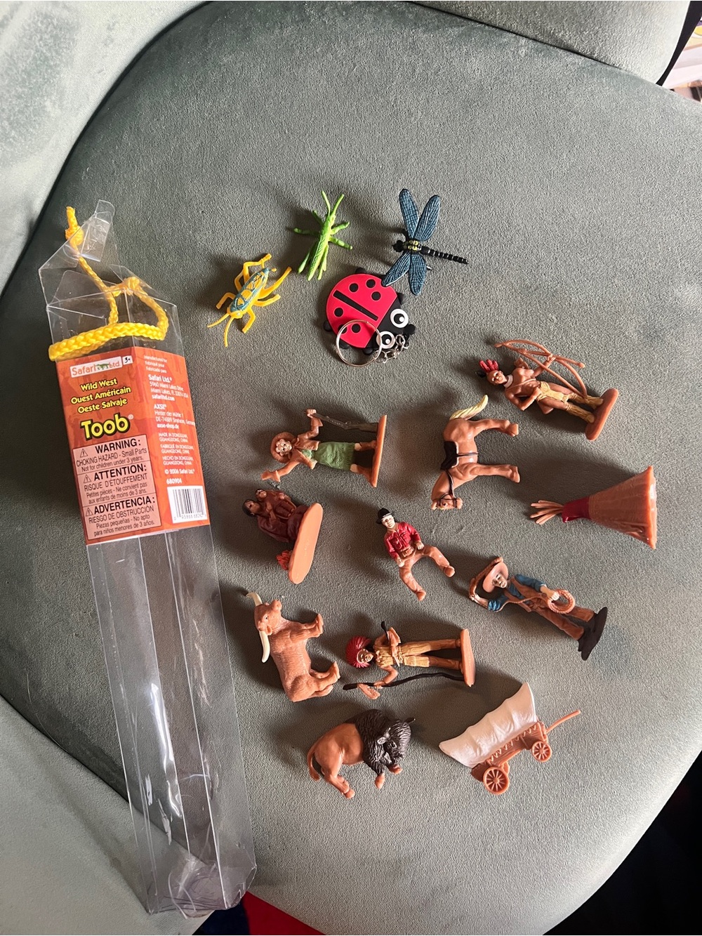 Wild West Toy Set - Brown & Red Plastic Figures with extra 3 insect figures